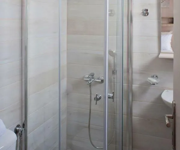 Liprando 2* Naousa (Paros)