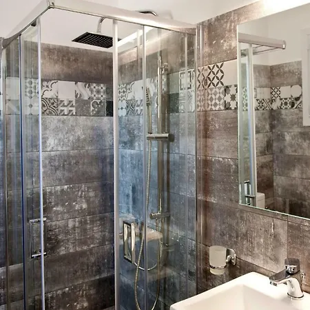 Liprando 2* Naousa (Paros)