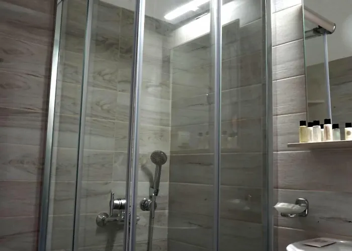 Liprando Hotel Nausa